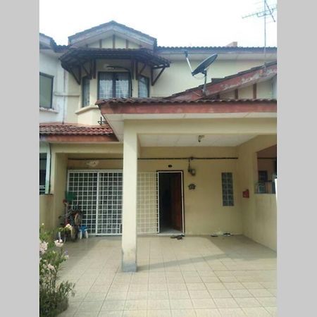 Orked Aeridina Homestay Puchong Esterno foto