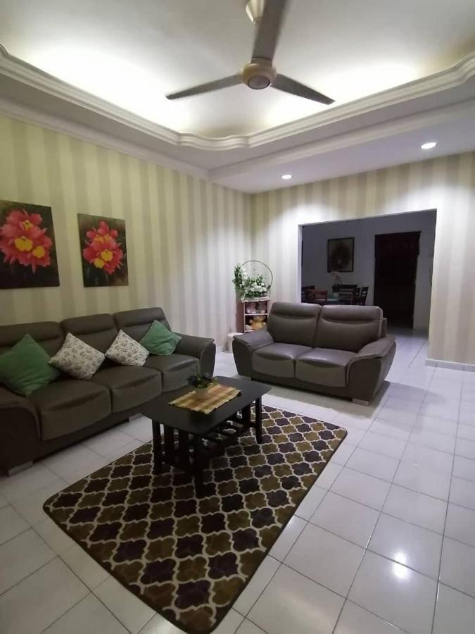 Orked Aeridina Homestay Puchong Esterno foto