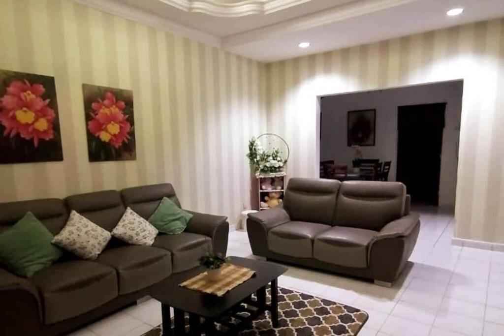 Orked Aeridina Homestay Puchong Esterno foto